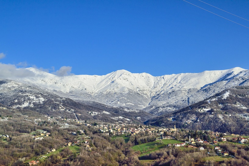 L'Alta Val Malone dopo una nevicata (cime, da sinistra: il Monte Angiolino, l'Uja e il Monte Soglio)