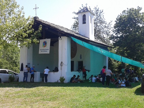 Incontro tra i ragazzi delle scuole medie di Corio e Rocca alla cappella di San Pietro (giugno 2019)