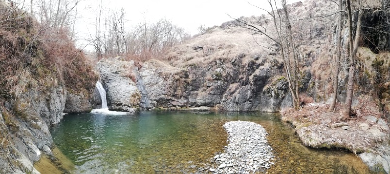 3 - La pozza con cascata del torrente Fandaglia, qui in versione invernale