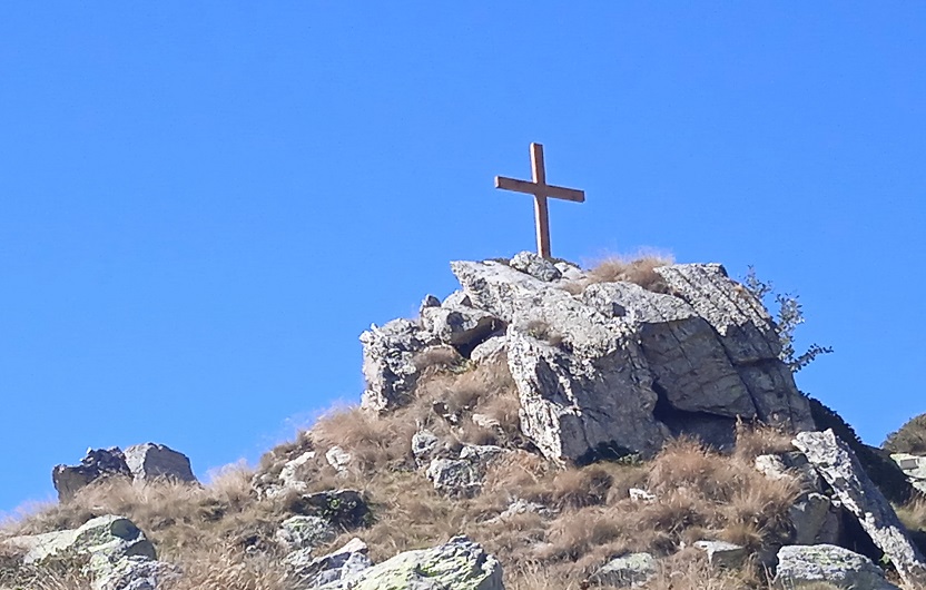 5 - La croce degli Alpini al Pian Frigerole